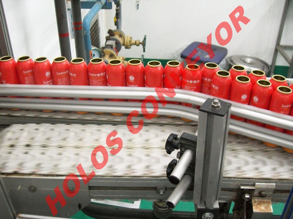 　　從國(guó)內(nèi)的實(shí)際應(yīng)用情況來(lái)看，皮帶輸送機(jī)的絞車?yán)o和液壓拉緊可以實(shí)現(xiàn)自動(dòng)控制并且拉緊力可以調(diào)節(jié)，重錘拉緊裝置有著較高的安全可靠性。隨著工業(yè)和技術(shù)的發(fā)展，并且有著長(zhǎng)距離、大運(yùn)量、高帶速特征的大型皮帶輸送機(jī)已經(jīng)成為發(fā)展主流，由此對(duì)拉緊裝置提出了更高的要求，傳統(tǒng)的拉緊裝置逐漸顯示出其缺點(diǎn)，技術(shù)人員已將對(duì)拉緊裝置的研究方向逐步轉(zhuǎn)入到自動(dòng)拉緊領(lǐng)域。如中礦業(yè)大學(xué)開(kāi)發(fā)的YZL系列皮帶輸送機(jī)液壓絞車式自動(dòng)拉緊裝置，它能根據(jù)帶式輸送機(jī)起動(dòng)加速階段和平穩(wěn)運(yùn)行階段對(duì)輸送帶拉力的不同要求，提供相應(yīng)的輸送帶拉力，并且在輸送帶拉力發(fā)生變化時(shí)準(zhǔn)確監(jiān)測(cè)并且及時(shí)的自動(dòng)調(diào)整。